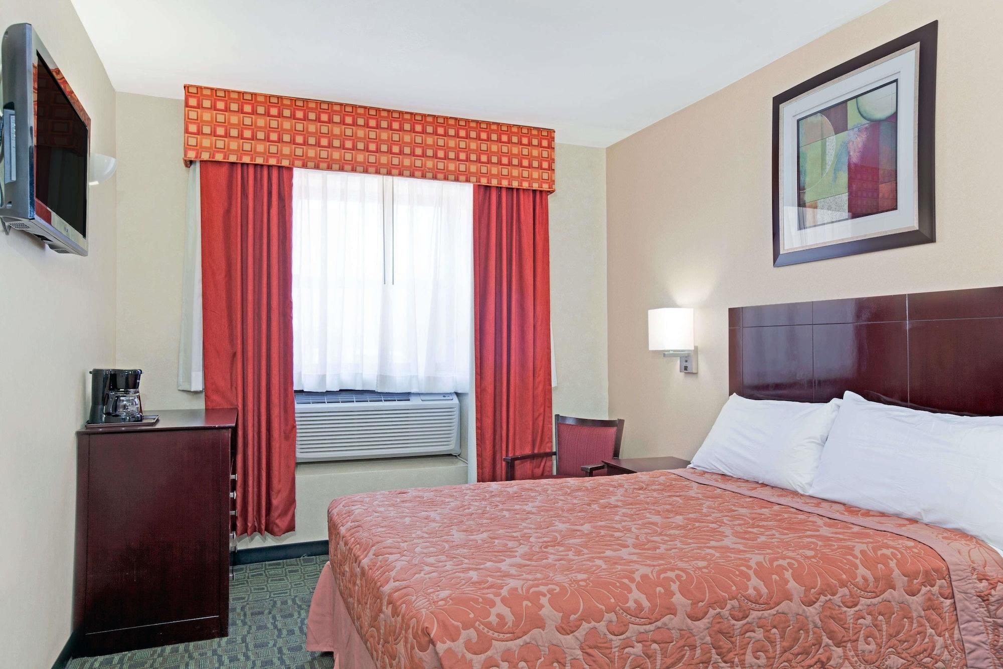 Super 8 By Wyndham Long Island City Lga Hotel New York Exterior photo