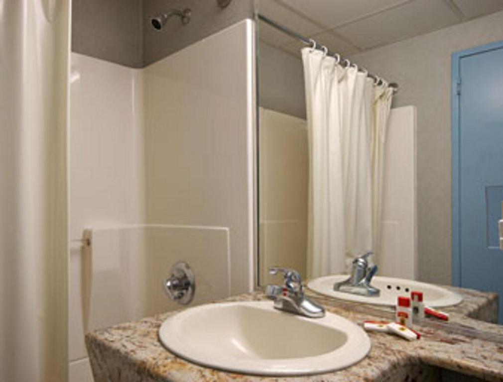 Super 8 By Wyndham Long Island City Lga Hotel New York Room photo